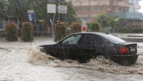 VIDEO Furtuni violente lovesc România după valul de caniculă! S-au înregistrat pagube semnificative și victime